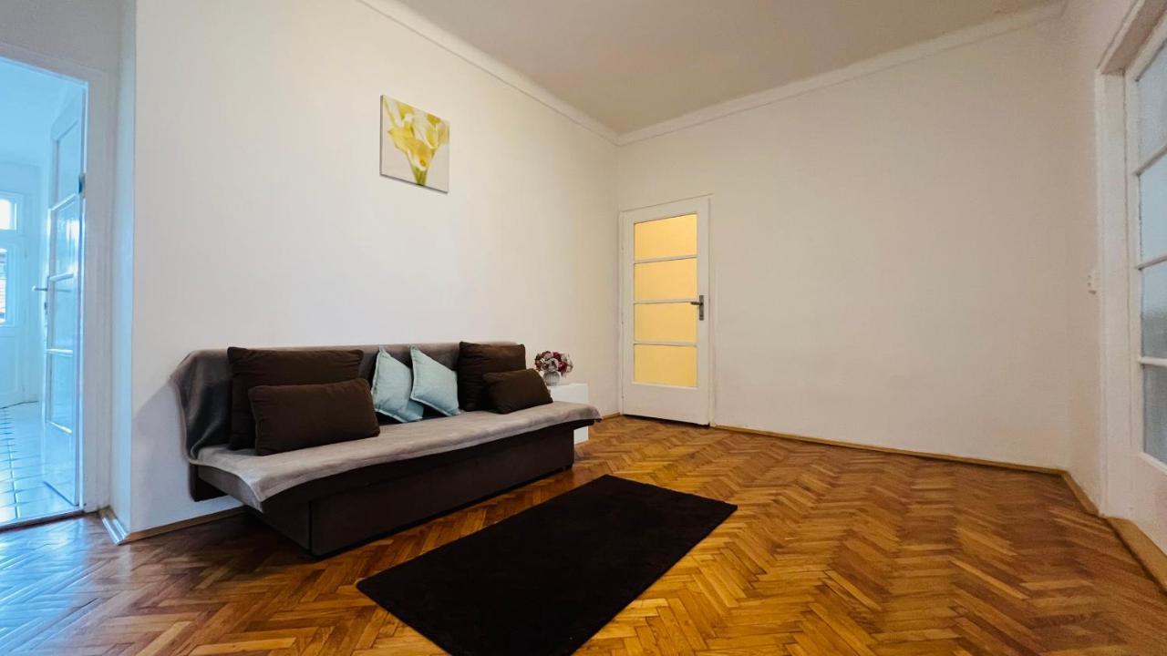 Apartmán Cosy Flat In The Heart Of Praha Exteriér fotografie