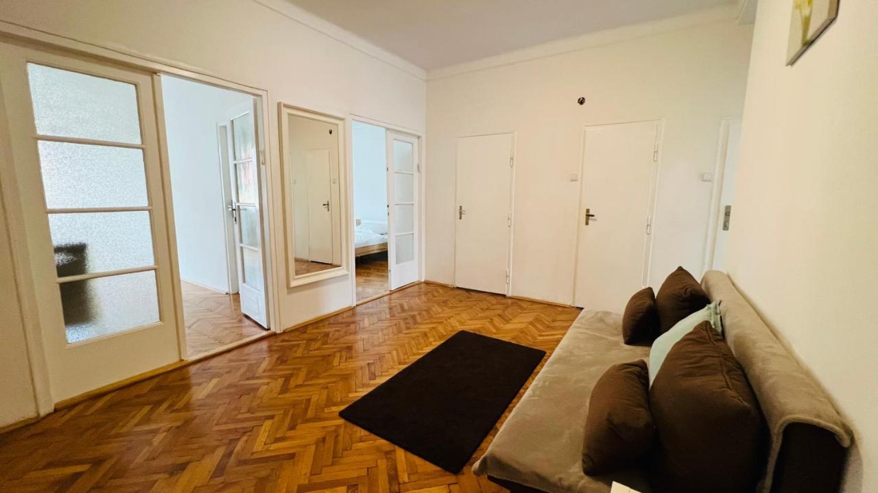 Apartmán Cosy Flat In The Heart Of Praha Exteriér fotografie