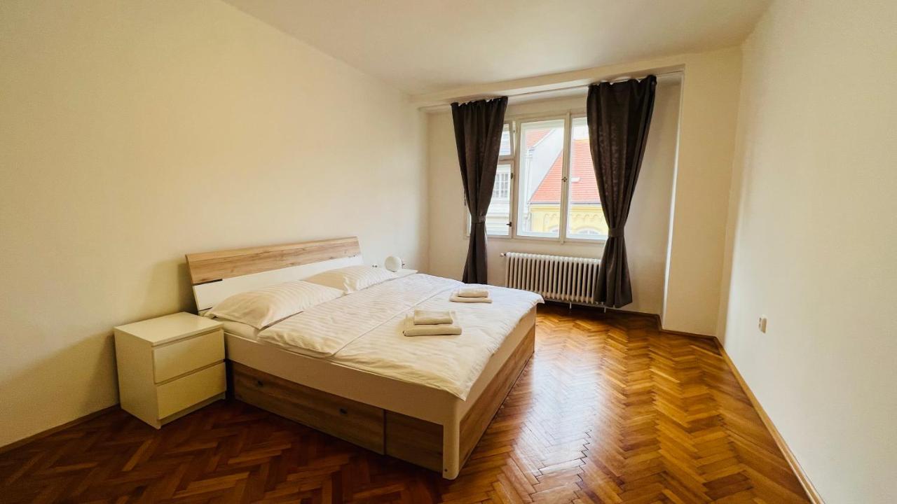 Apartmán Cosy Flat In The Heart Of Praha Exteriér fotografie